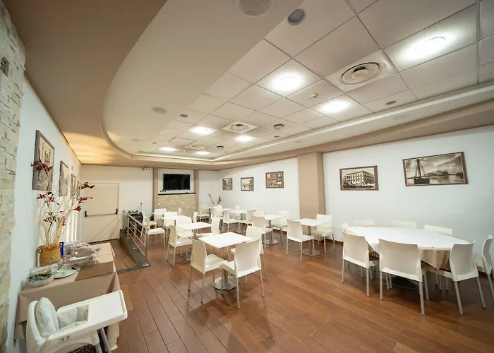 帕勒莫水晶宜必思尚品酒店